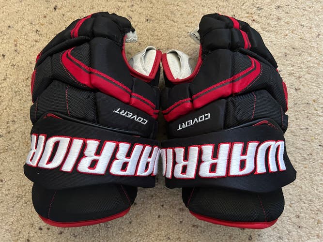 Chicago Blackhawks Warrior Covert QRE Gloves 14" Pro Stock Near New Condition