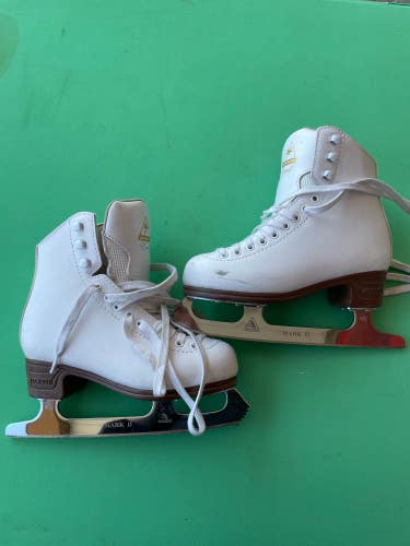 Used Jackson Ultima Excel Figure Skates | Junior 2.5 C