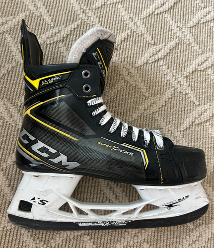 Used Senior CCM Classic Plus Hockey Skates size 8