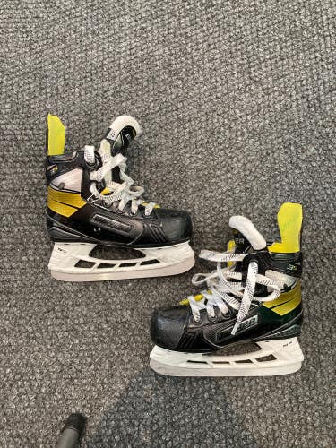 Used Youth Bauer Supreme 3S Hockey Skates Regular Width 12.5