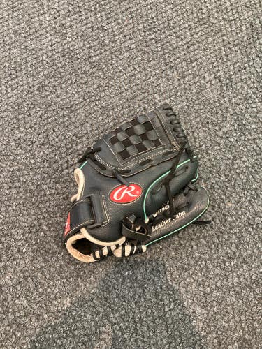 Black Used Rawlings FP110 Right Hand Throw Softball Glove 11"