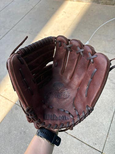 Brown Used Wilson A800 Right Hand Throw Baseball Glove 12"