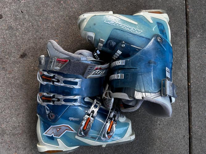 Used Women's Nordica Olympia SM 10 Ski Boots | Mondo 24 & 24.5 (285mm)