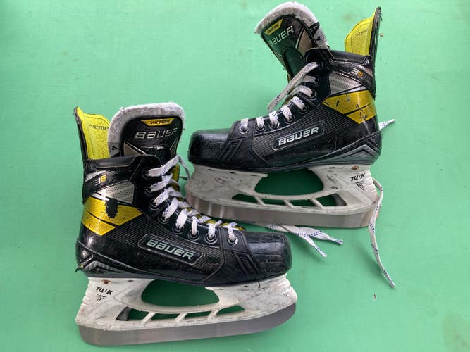 Used Intermediate Bauer Supreme 3S Hockey Skates Size 4