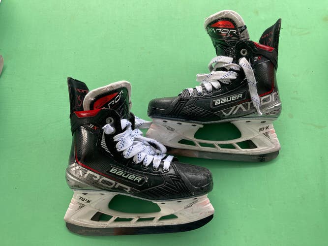 Used Intermediate Bauer Vapor 3X Hockey Skates Size 4.5