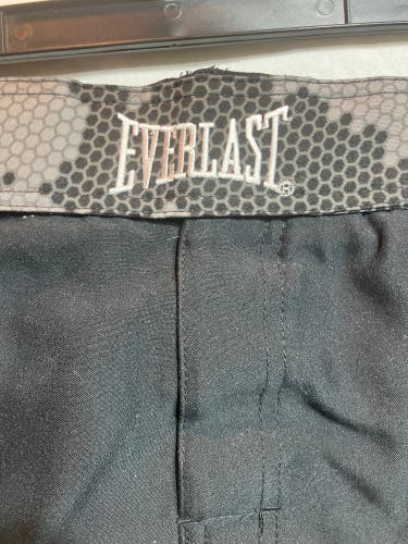 Used  Everlast MMA Boxing Shorts M