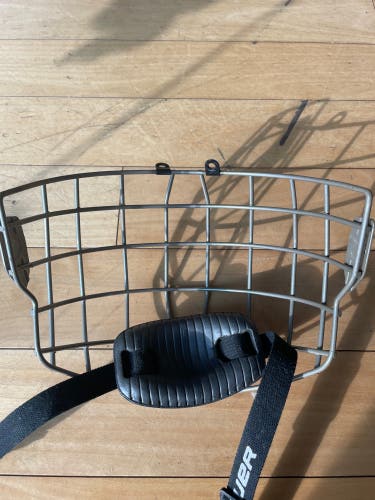 Used Medium Bauer Re-Akt Cage Full Cage