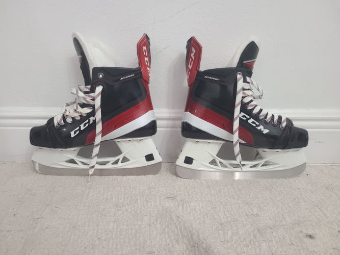 USED ONCE Intermediate CCM JetSpeed FT4 Hockey Skates 6"