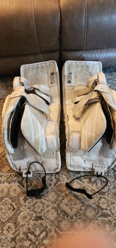 Small Bauer Vapor X900 Goalie Leg Pads Intermediate Small 30"