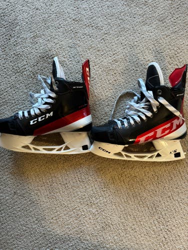 New Senior CCM Regular Width Pro Stock 8.5 JetSpeed FT4 Pro Hockey Skates