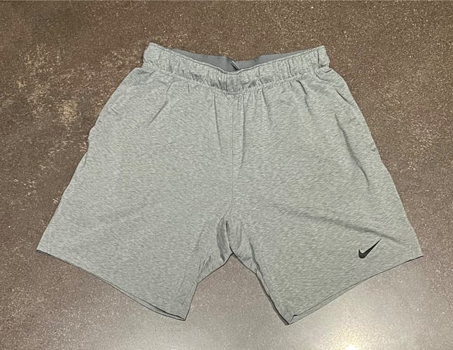 Used Nike Dri-Fit Men’s Size Medium Grey Shorts (Check Description)