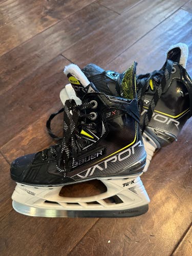 Used Junior Bauer Vapor 3X Hockey Skates Regular Width Size 2.5