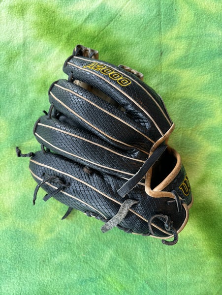 Black Used Wilson A2000 Right Hand Throw Infield Baseball Glove 11.75"
