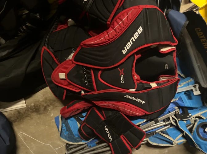 Used Small Bauer Vapor X900 Goalie Chest Protector
