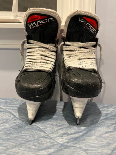 Used Junior Bauer Extra Wide Width Size 3.5 Vapor 3X Pro Hockey Skates