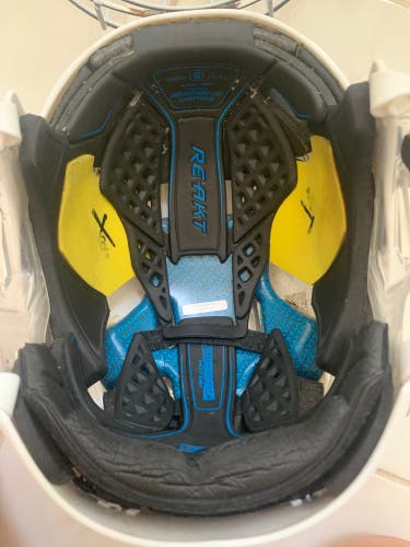 Used Small Bauer  Re-Akt 95 Helmet