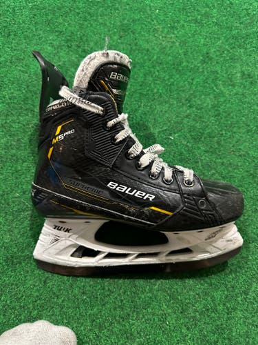 Used Intermediate Bauer Supreme M5 Pro Hockey Skates Wide Width Size 4.5