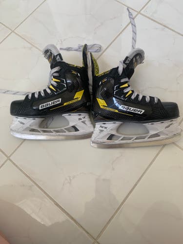 Used Junior Bauer Regular Width  Size 3 Supreme M4 Hockey Skates