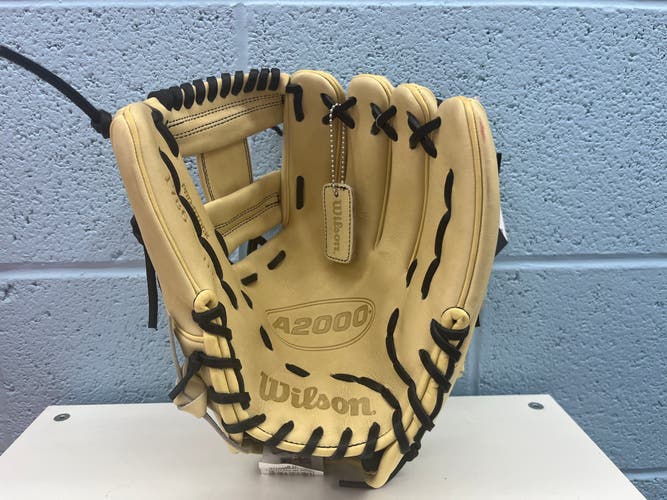 New 2023 Right Hand Throw Wilson Infield A2000 1786 Baseball Glove 11.5"