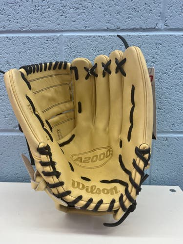 New 2023 Right Hand Throw Wilson Pitcher's A2000 B2 Baseball Glove 12"