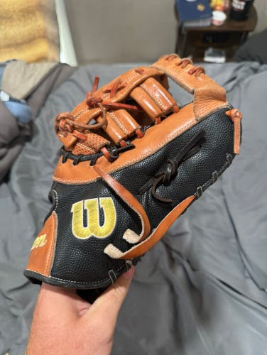 Wilson First Base 12.5" A2000 Baseball Glove