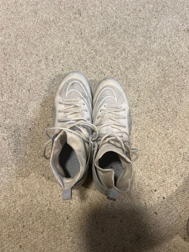 White Used Size 11 (Women's 12) Nike