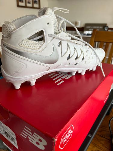 White Used Size 9.0 (Women’s 10) Adult Nike High Top Turf Cleats