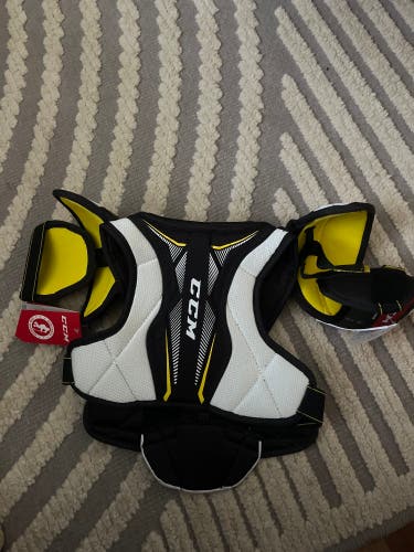 New Medium CCM  Super Tacks AS1 Shoulder Pads