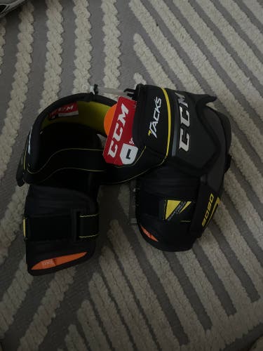 Ccm Elbow Pads 9060