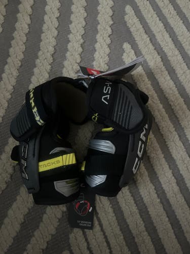 New Junior CCM  Tacks AS-V Elbow Pads