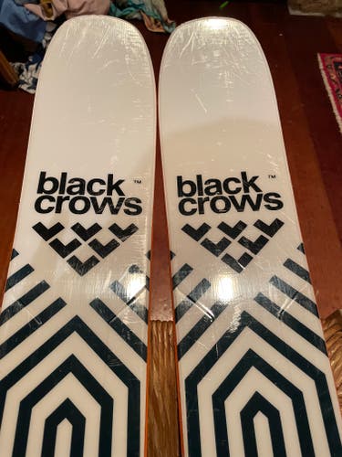 Used 2022 Unisex Black Crows 180 cm All Mountain serpo Skis With Bindings Max Din 12