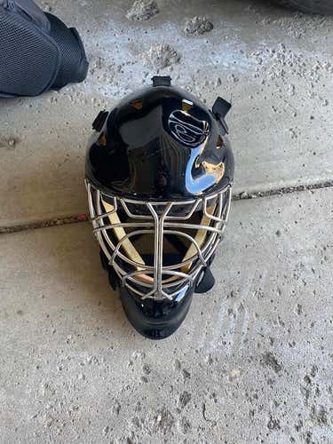 Used Senior Vaughn VM 7400 Goalie Mask