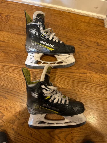 Used Junior Bauer Extra Wide Width  Size 3 Vapor X4 Hockey Skates