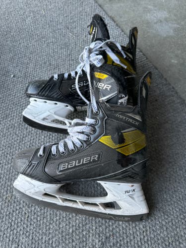 Used Bauer 6 Supreme Matrix Hockey Skates