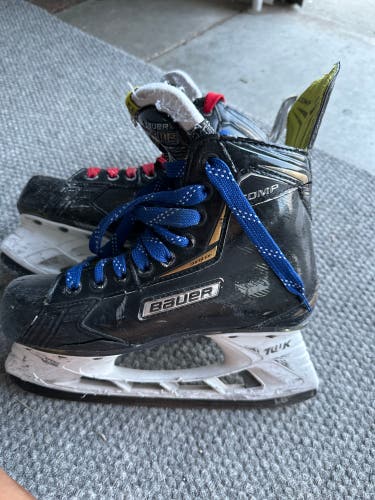 Used Bauer Size 4 Supreme Hockey Skates