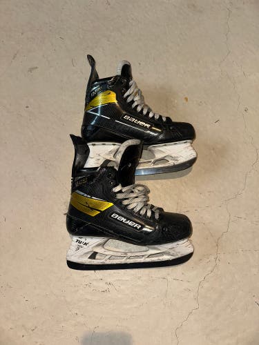 Used Senior Bauer Regular Width 10 Supreme UltraSonic Hockey Skates