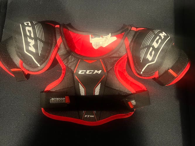 CCM ft350 Shoulder pads Youth Small