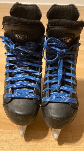 Used Junior CCM U+ Crazy Light Hockey Skates Extra Wide Width Size 3