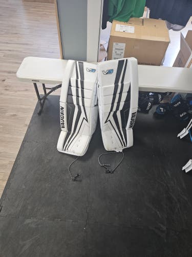 Used 28" Vaughn Velocity V9 Goalie Leg Pads