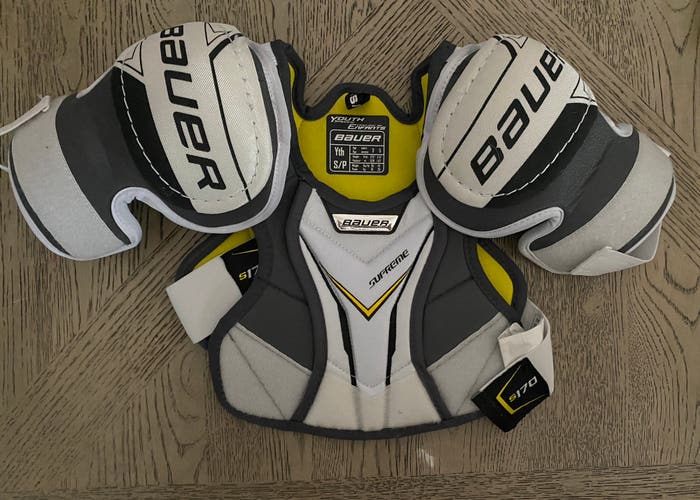 Used Small Bauer Supreme S170 Shoulder Pads