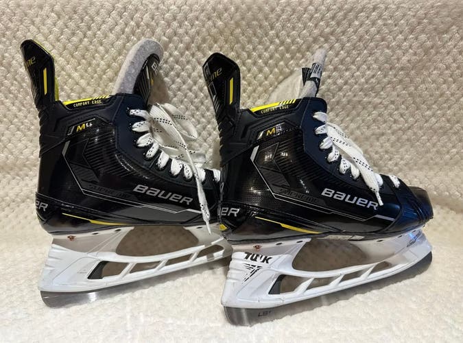 Used Senior Bauer Wide Width  8 Supreme M4 Hockey Skates