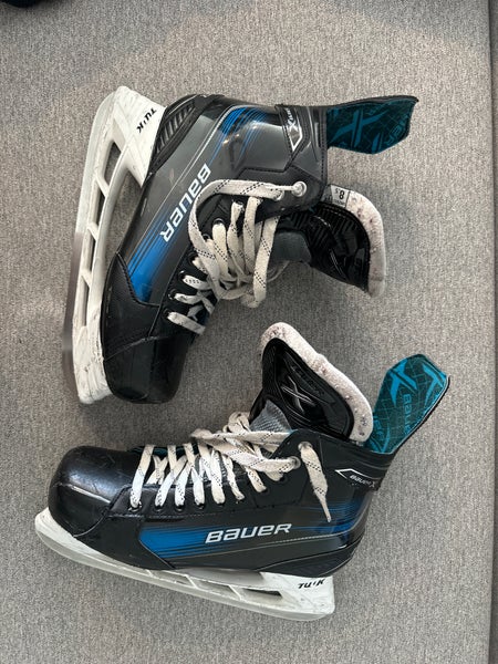 Used Senior Bauer Extra Wide Width 8.5 X Hockey Skates