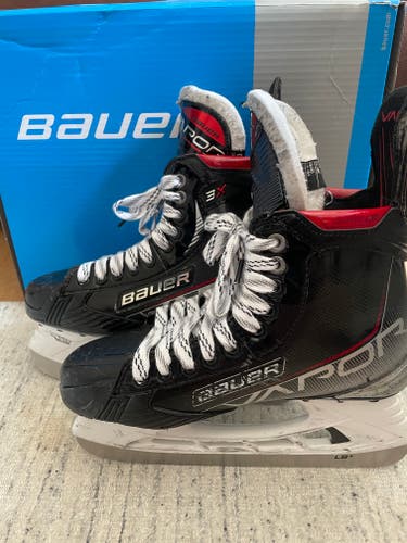 Used Senior Bauer Vapor 3X Hockey Skates 8