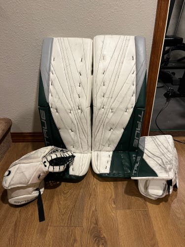 Used  True Regular Pro Stock L20.2 Goalie Full Set