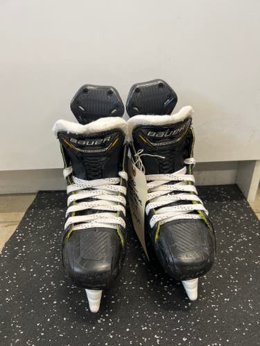 Used Junior Bauer Supreme M5 Pro Hockey Skates Regular Width Size 1.5