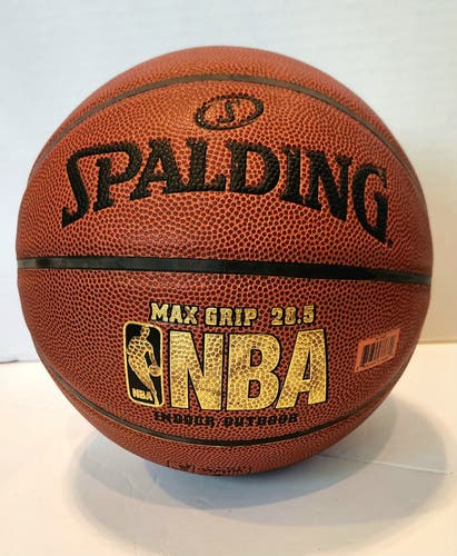 Spalding Women’s 28.5 Indoor/Outdoor Basketball