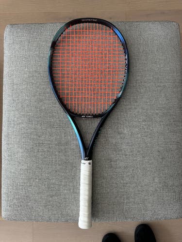 Lightly Used Adult YONEX EZONE 98 (305g) Tennis Racquet