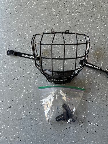 Bauer men's medium cage Oreo