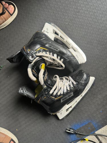 Used Senior Bauer Regular Width  7.5 Supreme 2S Hockey Skates