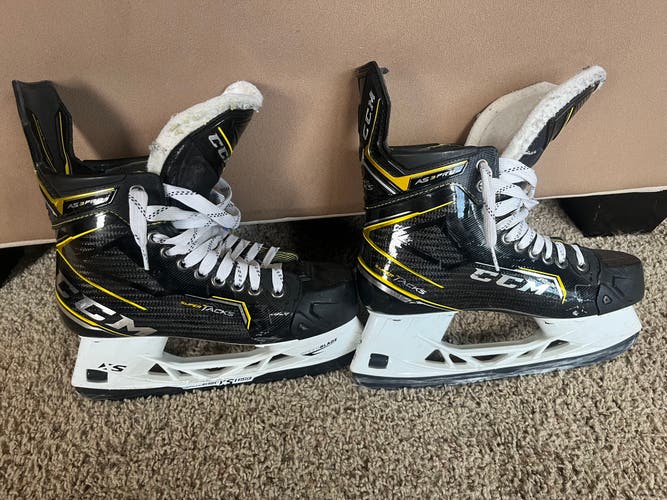 New Youth CCM Regular Width 7 Super Tacks AS3 Pro Hockey Skates